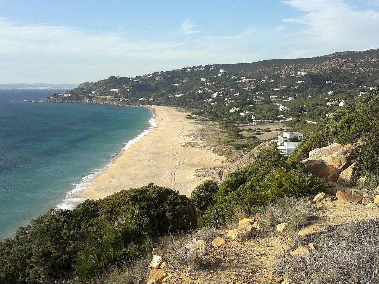 Playa de los Alemanes seen from the coast road, with dunes, mountains and turquoise Atlantic water